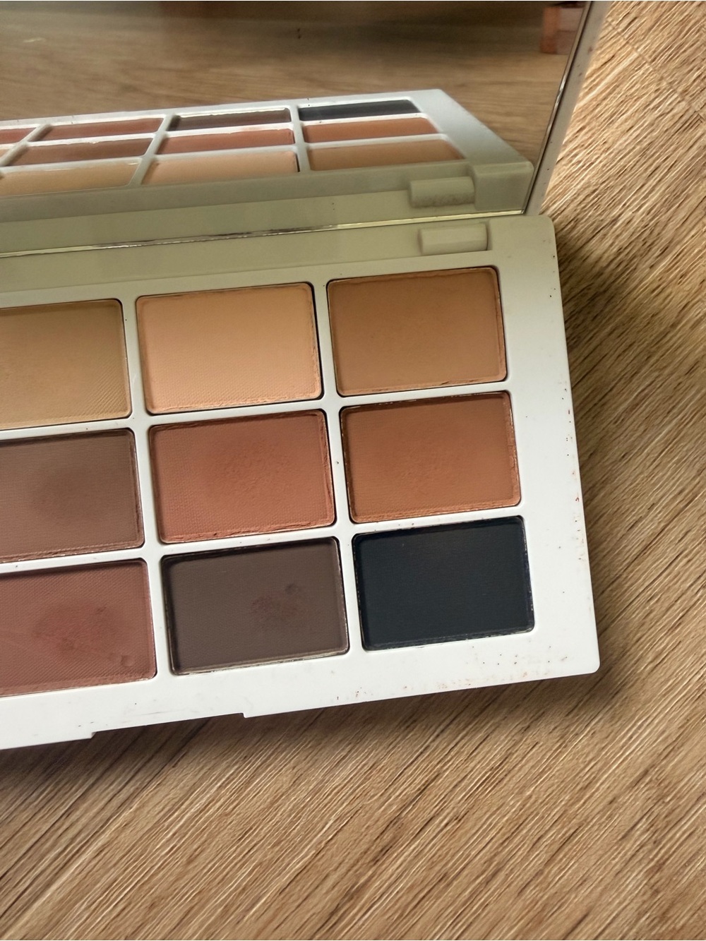 Almost new Makeup by Mario master mattes eyeshadow palette - Picture 5 of 5